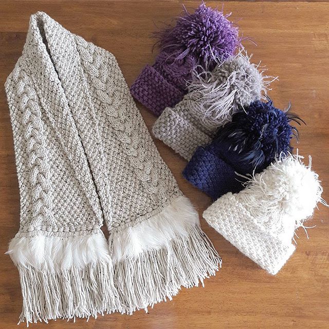 Cream Fleck Scarf - Aran Wool Blend with Feather Trim image 2